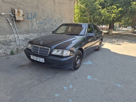 Mercedes C 200