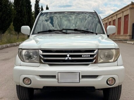 Mitsubishi Pajero io
