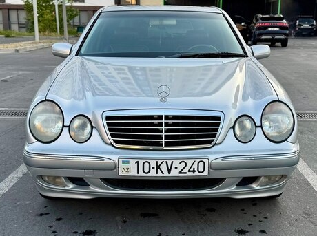 Mercedes E 240