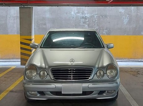 Mercedes E 240