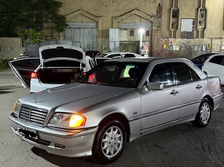 Mercedes C 180
