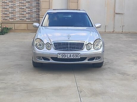Mercedes E 200