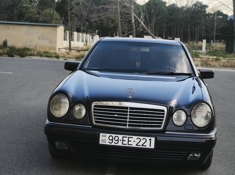 Mercedes E 220
