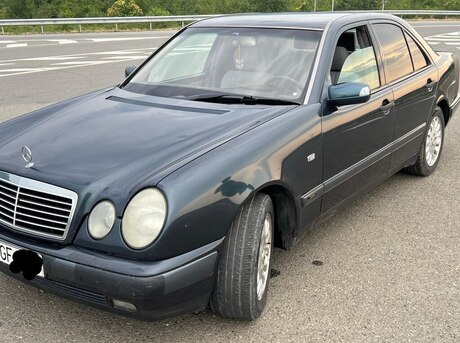 Mercedes E 200