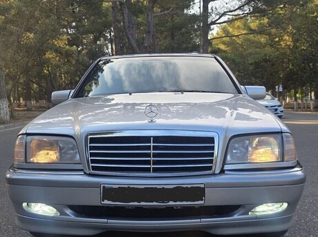 Mercedes C 200