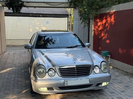 Mercedes E 240