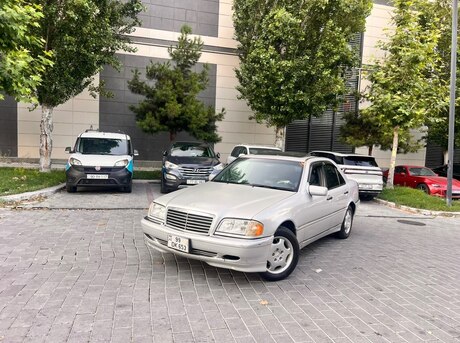 Mercedes C 230