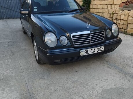 Mercedes E 200