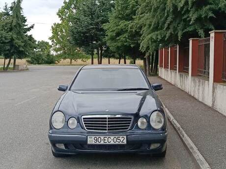 Mercedes E 240