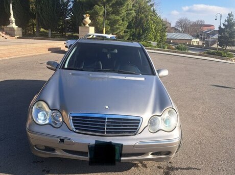 Mercedes C 240