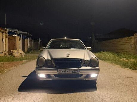 Mercedes E 240