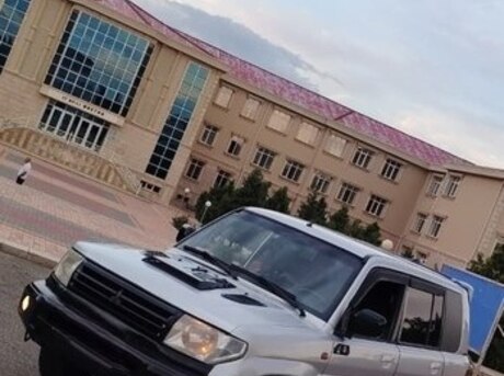 Mitsubishi Pajero io