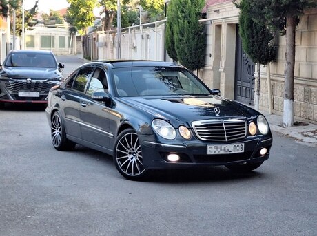 Mercedes E 240