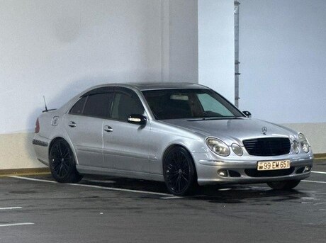 Mercedes E 320