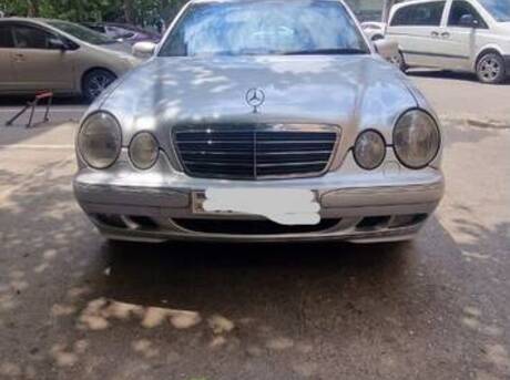 Mercedes E 240
