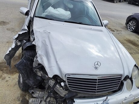 Mercedes E 220