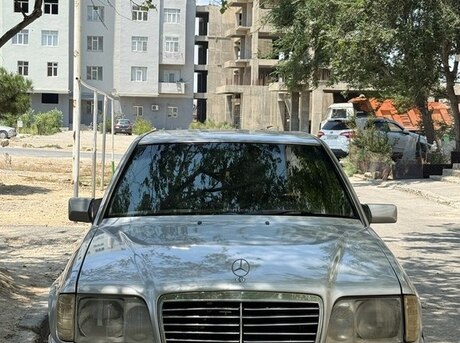 Mercedes E 220