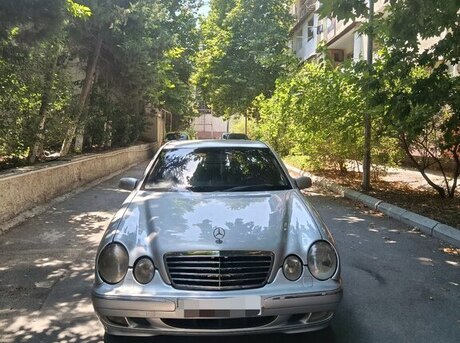 Mercedes E 220