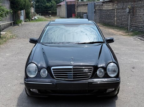 Mercedes E 320
