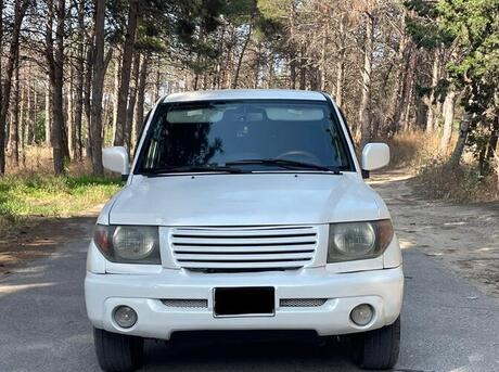 Mitsubishi Pajero io