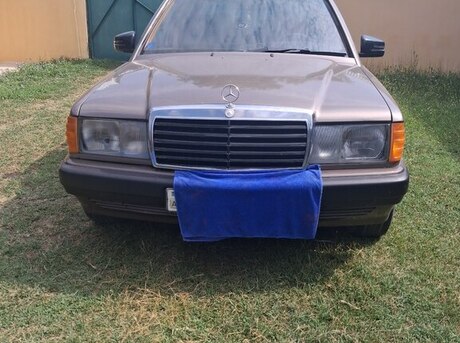 Mercedes 190