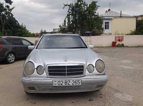 Mercedes E 220