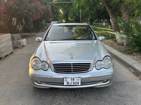 Mercedes C 200