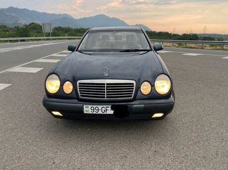 Mercedes E 200