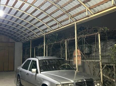 Mercedes 220 E