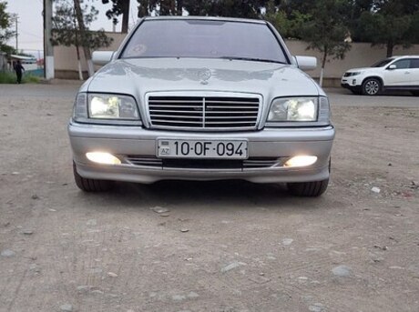 Mercedes C 200