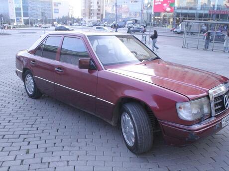Mercedes 220 E