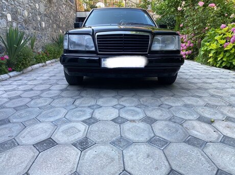 Mercedes E 220