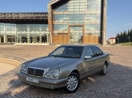 Mercedes E 220