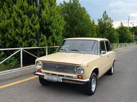 LADA (VAZ) 21011