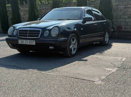Mercedes E 200