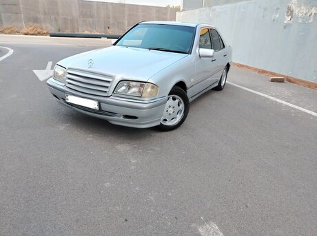 Mercedes C 200