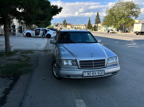 Mercedes C 180