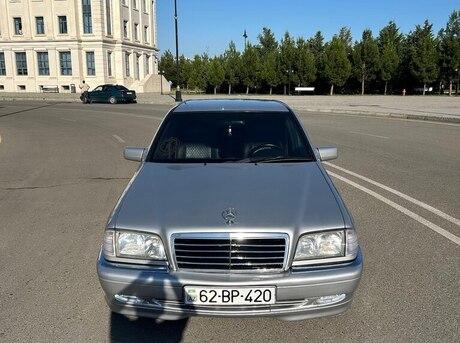 Mercedes C 200