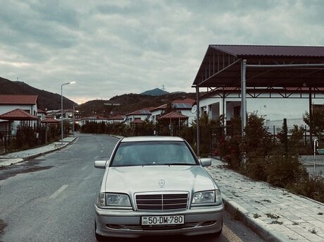 Mercedes C 180