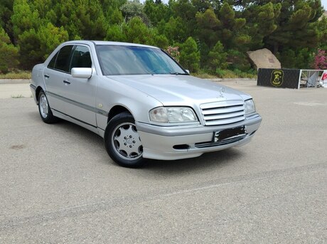 Mercedes C 200