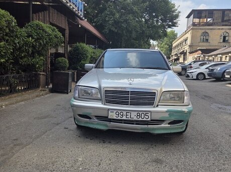Mercedes C 200