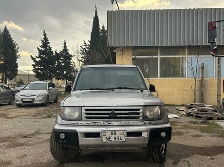 Mitsubishi Pajero io