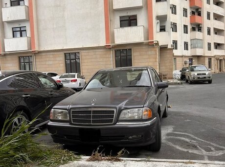 Mercedes C 200