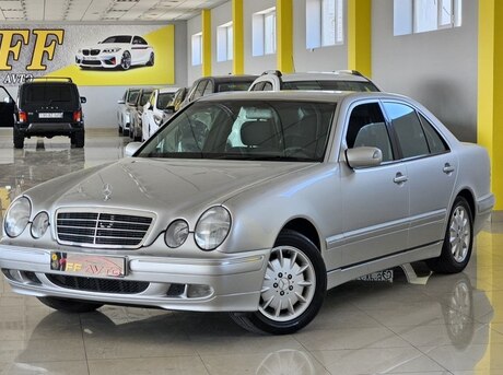 Mercedes E 240