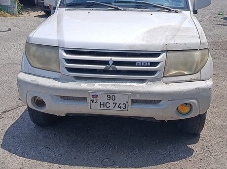 Mitsubishi Pajero io