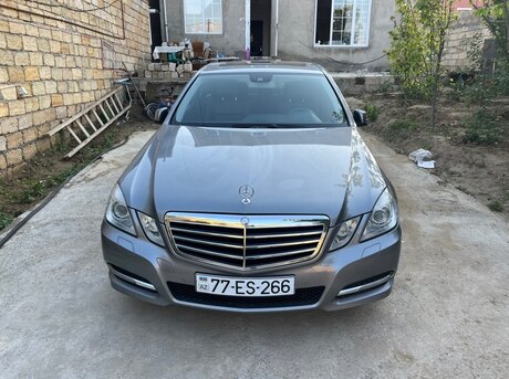 Mercedes E 200