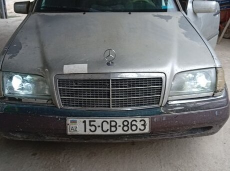 Mercedes C 200