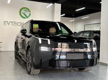 Lynk & Co 900