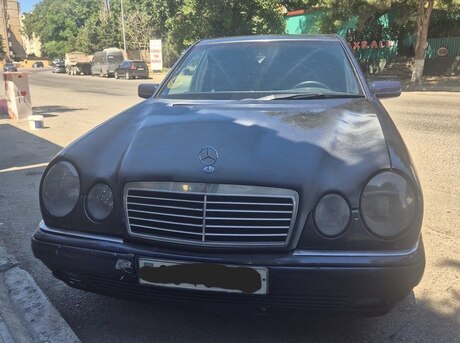 Mercedes E 200