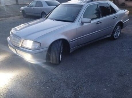 Mercedes C 200